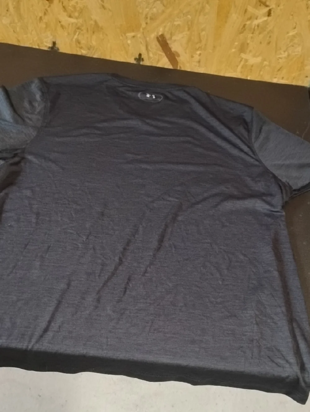 Under Armour Men’s Short Sleeve Athletic T-Shirt - Charcoal
